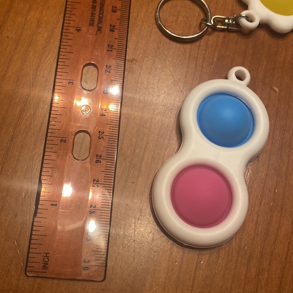 Bundle of 4 fidget toys - Picture 2 of 6